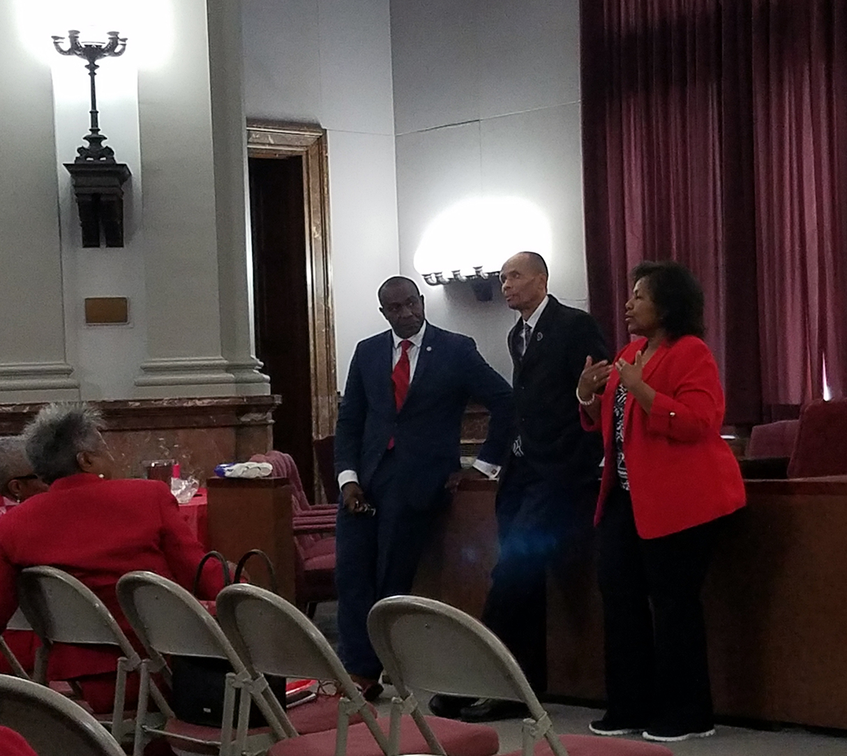 Comptroller Darlene Green speaking with Delta Sigma Theta Alumnae at City Hall, May 2018.