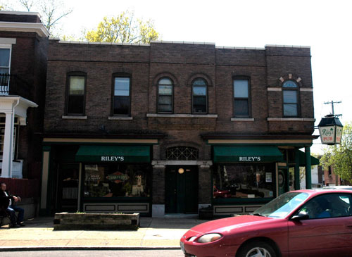 Riley's Pub - Tower Grove East
