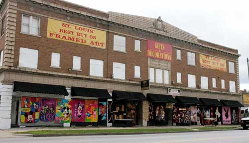 Street-shops-in-Academy-neighborhood