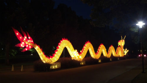 Entrance dragon by night